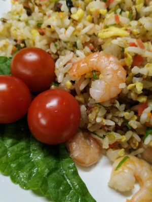 Yakimeshi con camarones